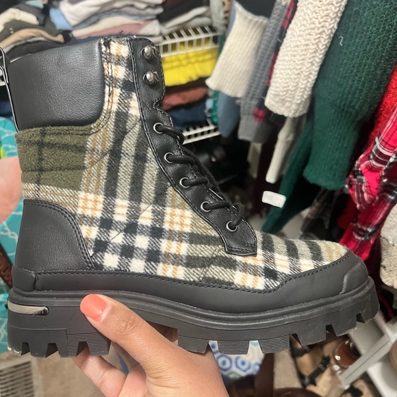 Aldo lug boot - Picture 2 of 10